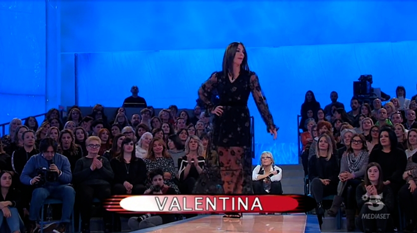 Uomini e donne, sfilata trono over, Valentina piange, Barbara: &#8220;Mi sono stancata, sono al limite&#8221; (VIDEO)