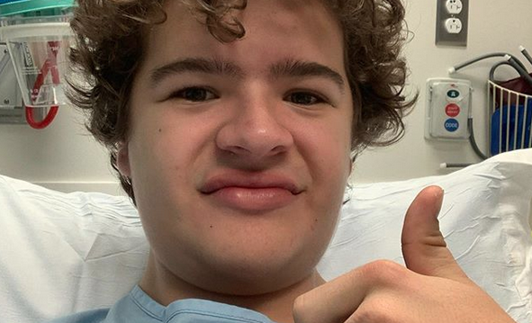 Gaten Matarazzo  di Stranger Things di nuovo sotto i ferri per la  disostosi cleidocranica &#8211; foto