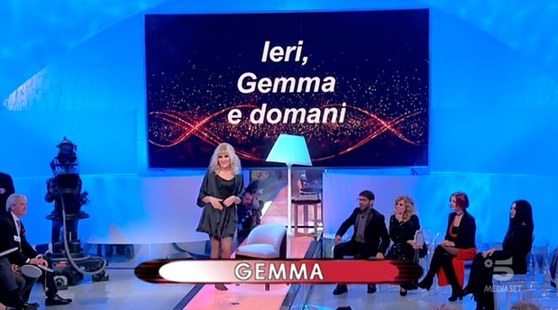 Uomini e Donne: lo spogliarello di Gemma ispirato a Ieri Oggi Domani (Video)