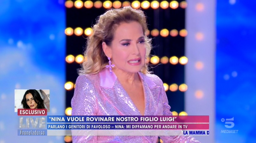 Barbara d&#8217;Urso contro l&#8217;assenza di Nina Moric a Live: &#8220;Non conosce la parola rispetto&#8221; (video)