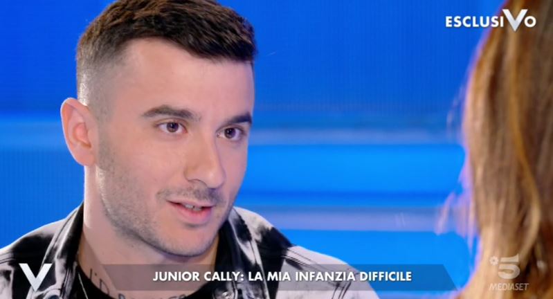 Junior Cally a Verissimo: &#8220;Oggi sono molto felice, innamorato e fidanzato con Valentina da sette mesi&#8221;