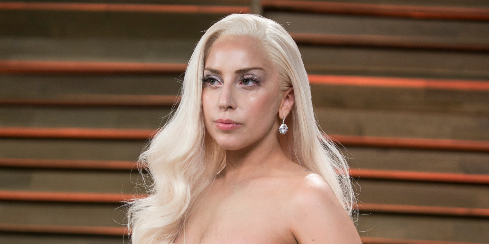 Lady Gaga sempre più innamorata: baci all’uomo del mistero – foto