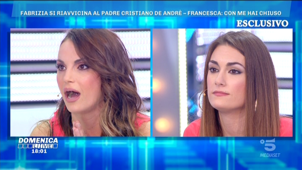 Domenica Live, faccia a faccia tra Francesca de Andrè e sua sorella Fabrizia (che esce dallo studio) (VIDEO)