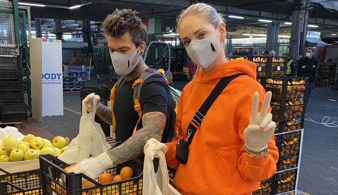 Chiara Ferragni e Fedez, volontari per aiutare anziani e famiglie in difficoltà