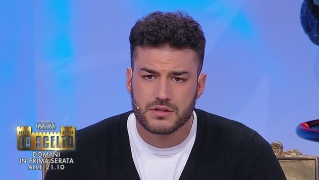 Gaffe di Lorenzo Riccardi ad una ragazza: &#8220;forse sei un po zoc***a&#8221;