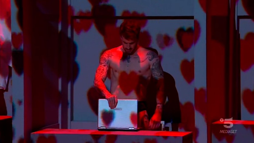 Andreas Muller balla Get Naked di Britney Spears ad Amici Speciali (video)