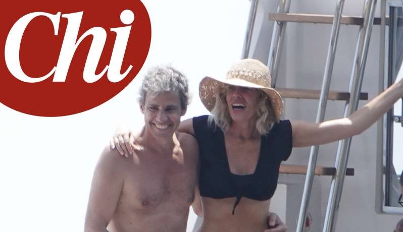 Alessia Marcuzzi e Paolo Calabresi paparazzati in barca (FOTO)