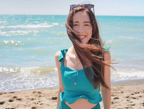 Aurora Ramazzotti parla della sua foto in bikini a 15 anni su un settimanale: &#8220;Ne sto pagando i conti ancora adesso&#8221;