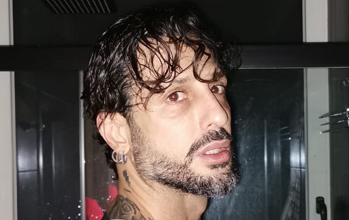 https://www.gossipblog.it/post/maria-laura-de-vitis-fidanzata-paolo-brosio-chi-eolo Brosio