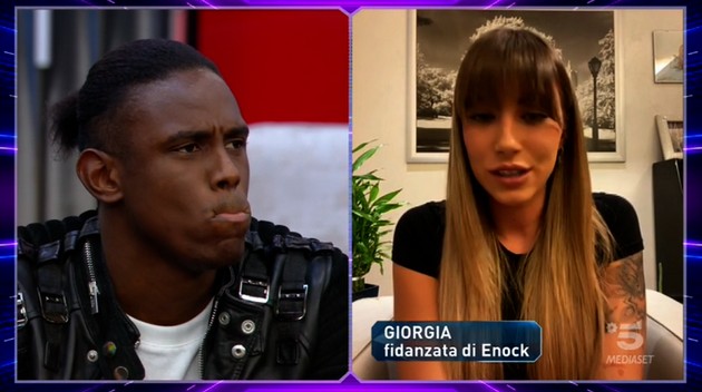 Grande Fratello Vip 5, la fidanzata di Enock contro Selvaggia Roma: &#8220;Mi fido di lui&#8221; (video)