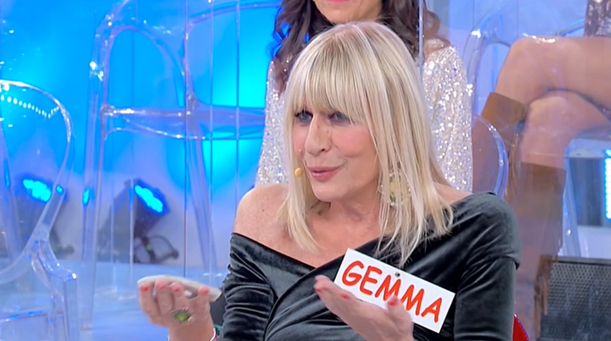 Uomini e Donne, anticipazioni: Gemma non ha trascorso il Natale con Maurizio, Davide bacia Chiara