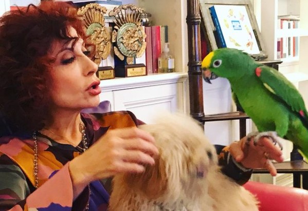 Alda D'Eusanio e il pappagallo Giorgio