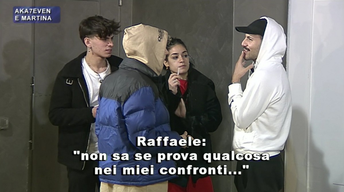 Amici, Martina prova qualcosa per Raffaele. Aka7even chiude con lei ma poi le dà un&#8217;altra possibilità