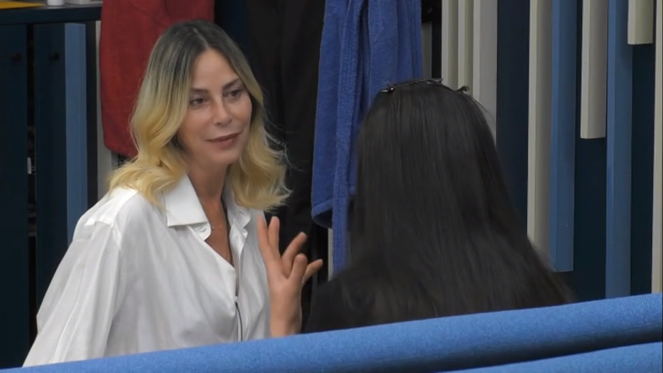 Grande Fratello VIP, Stefania Orlando (contro i gregorelli) tifa per i Prelemi (VIDEO)