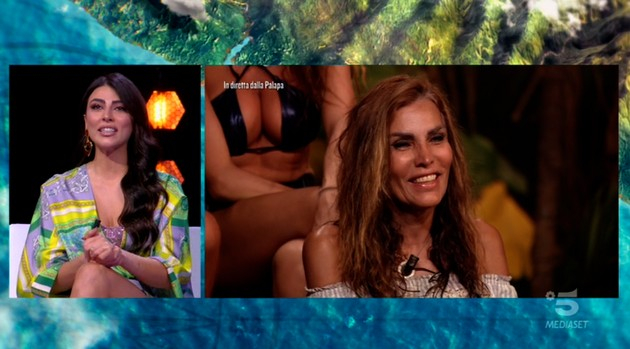 Giulia Salemi fa una sorpresa a Fariba Tehrani