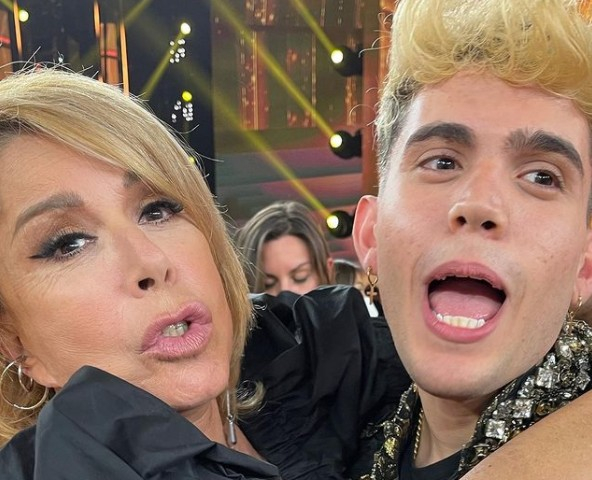 Aka7even e Anna Pettinelli alla finale di Amici 20