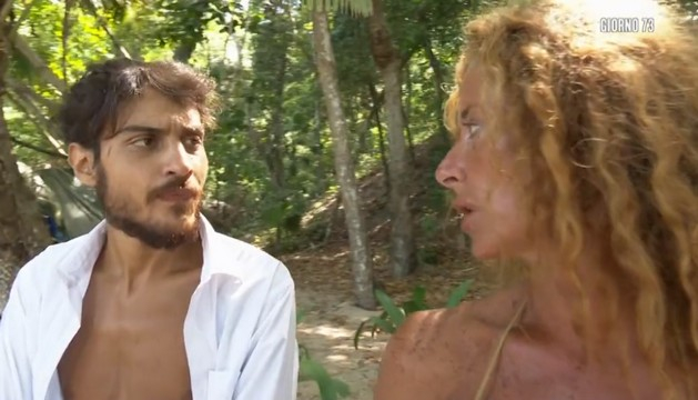 L&#8217;Isola dei Famosi 15, Valentina Persia ad Awed: &#8220;Passiamo direttamente oltre il bacio&#8221; (video)