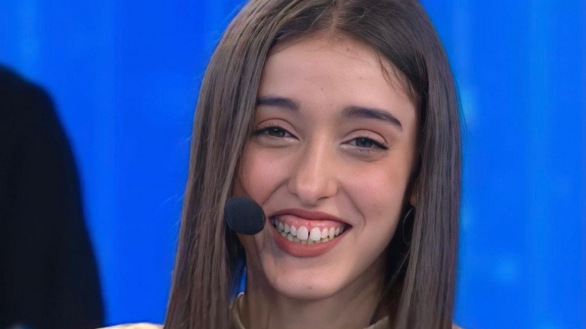 Giulia Stabile contro gli haters: “Non perdete tempo ad insultare una ragazzina di 18 anni…”