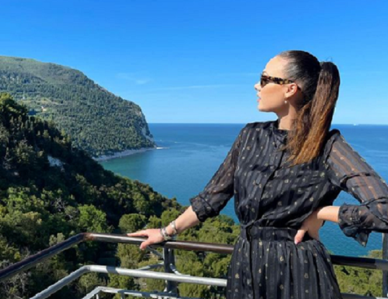 Rosalinda Cannavò su Instagram: “State lontani da chi vi snatura”