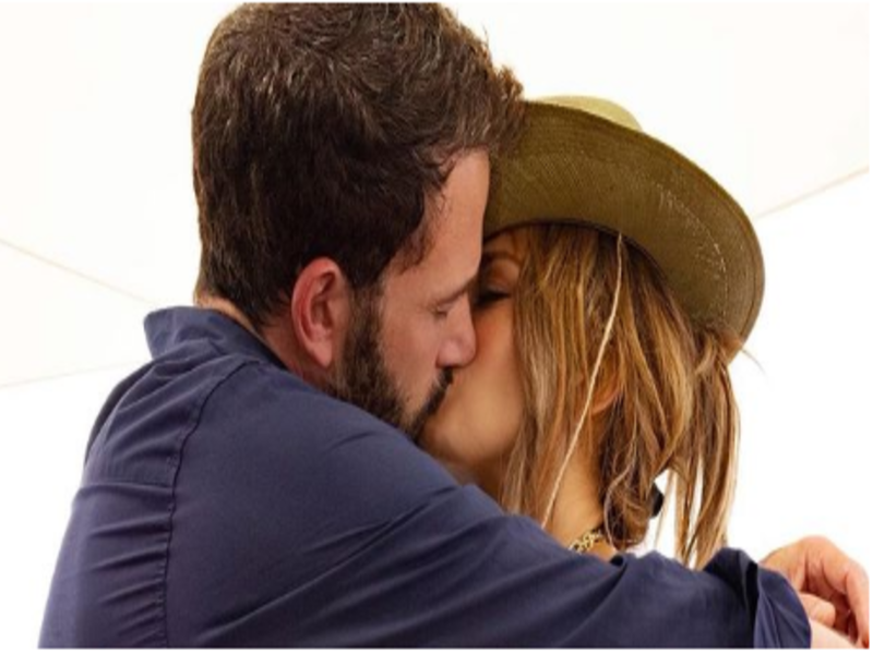 Jennifer Lopez, il ritorno di fiamma con Ben Affleck sui social (foto)