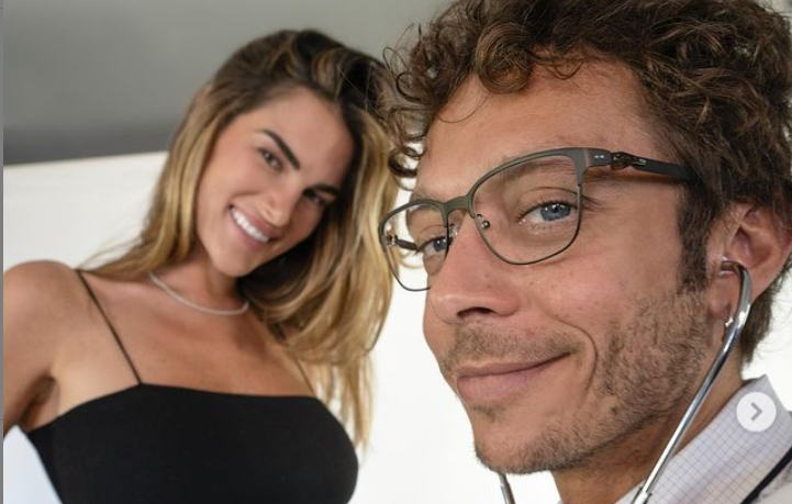 L&#8217;annuncio di Valentino Rossi: &#8220;Io e Francesca Sofia Novello saremo genitori&#8221;