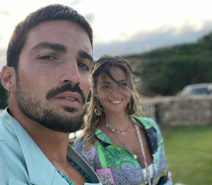 Mariano Di Vaio e la moglie Eleonora Brunacci aspettano una bambina (video)