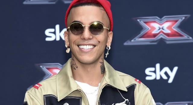 Sfera Ebbasta papà per la prima volta: il tenero annuncio via social