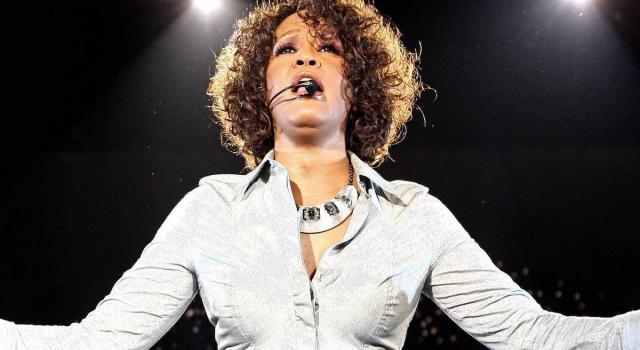 Whitney Houston, 10 anni fa la tragica scomparsa: la stessa sorte toccò alla figlia, Bobbi Kristina