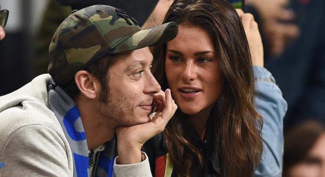 Valentino Rossi posta una foto con la figlia: le critiche dei fan