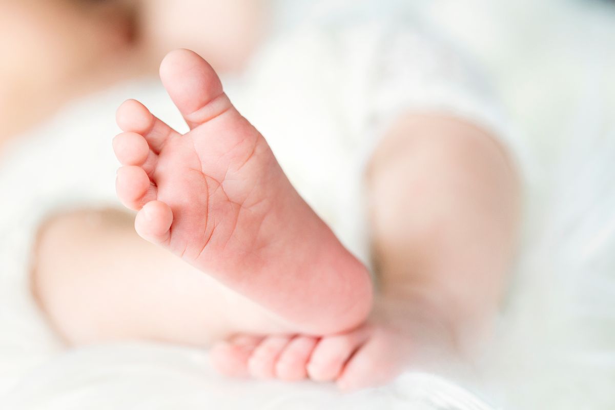 Bambino neonato piede