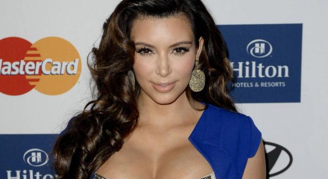Kim Kardashian nella bufera: danneggiato l&#8217;abito di Marilyn indossato al Met Gala