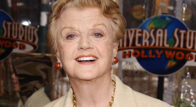 Angela Lansbury, che lasciò il primo marito quando scoprì che era gay: &#8220;Fu uno shock&#8221;