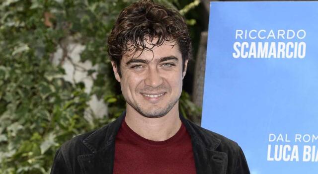 Riccardo Scamarcio e l&#8217;addio a Benedetta Porcaroli: &#8220;Tornato dalla ex Angharad Wood&#8221;