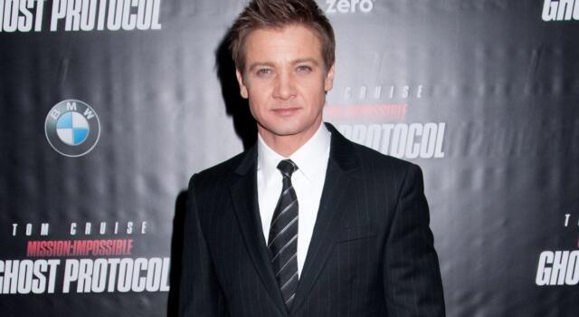 Jeremy Renner travolto dalla neve: l&#8217;attore degli Avengers in gravi condizioni