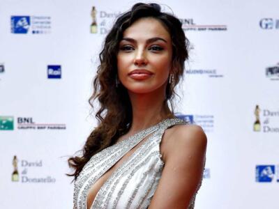 Madalina Ghenea si sveste come Sophia Loren: il video bollente
