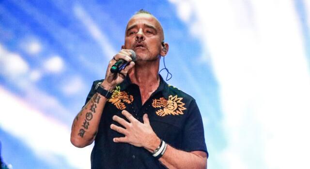 Eros Ramazzotti pazzo d’amore: la dedica per Dalila Gelsomino