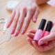 smalto mani rosa manicure unghie