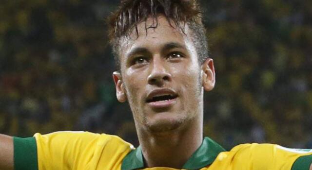 Neymar, l&#8217;accordo con la fidanzata incinta: &#8220;Può tradirla solo a tre condizioni&#8221;