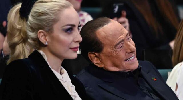 Berlusconi, il dolore di Marta Fascina: &#8220;Ho perso l&#8217;amore della mia vita&#8221;