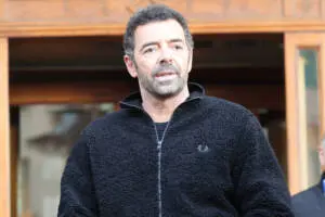 Alberto Matano cambia look ma non convince: "Orribile"