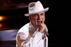 J-Ax, canzone per Meneguzzi: "Ti ho ridato la vita". Ecco Invidia del Peneguzzi