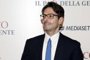 Mediaset, hackerato l'account Twitter: i messaggi sospetti sui social