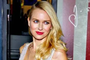 Naomi Watts, la menopausa a 36 anni: &#8216;Ero fuori controllo&#8217;