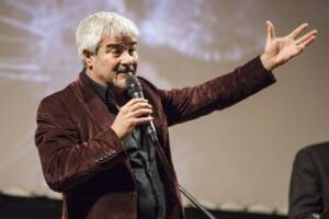 Pino Insegno, gaffe sulla Gatta Nera: "La cerchiamo. Ainett è diventata grande..."