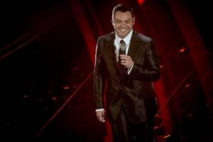 Tiziano Ferro: &#8220;Mi hanno diagnosticato un nodulo alla gola&#8221;