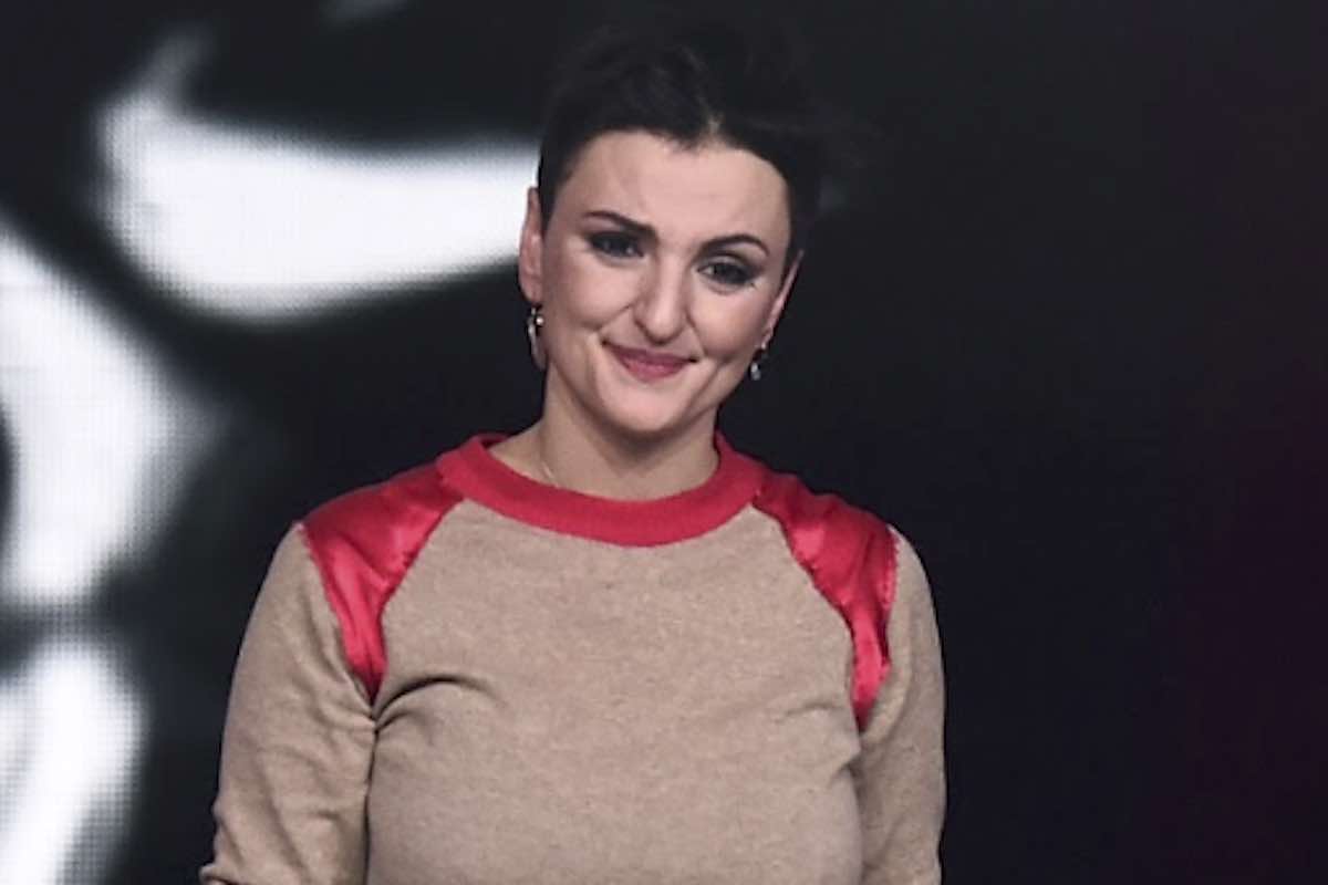 Arisa si mostra senza veli: 'Valuto proposte di matrimonio'