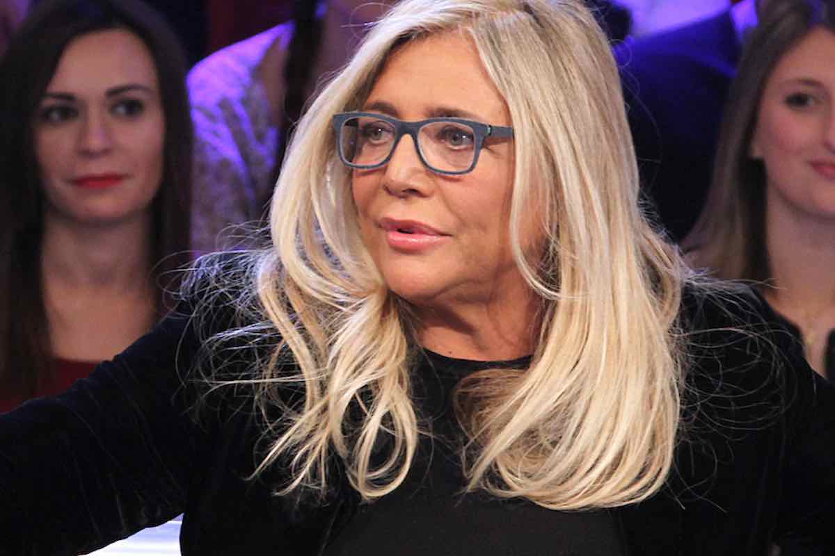 'È ora che ti ritiri': Mara Venier replica all'hater