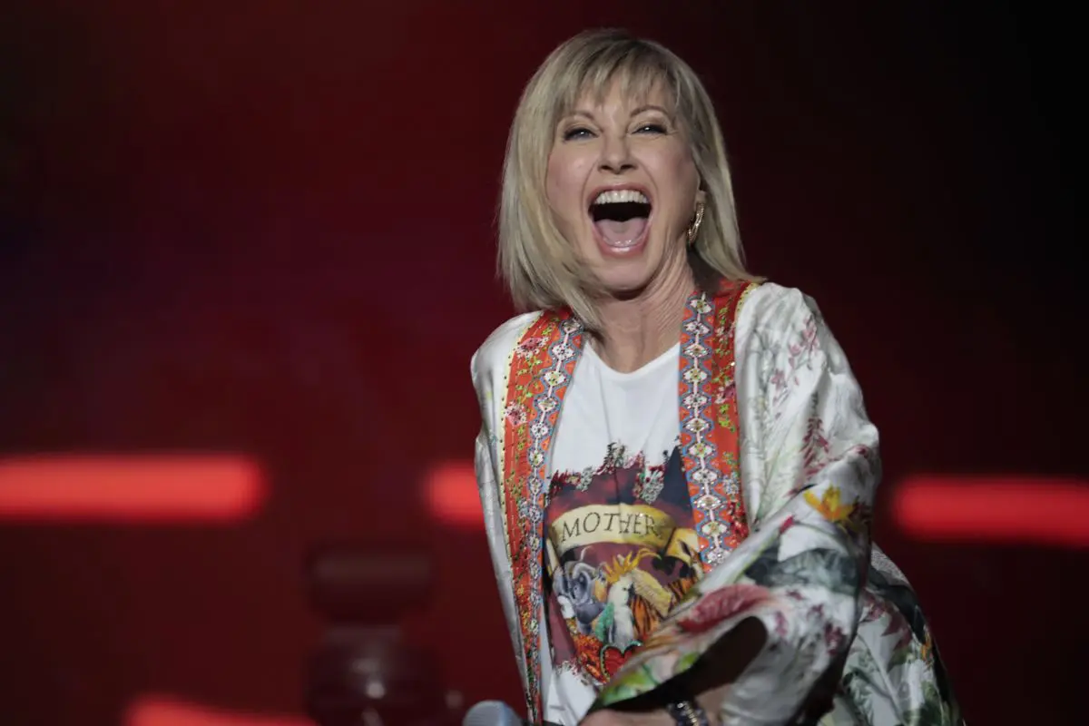 Olivia Newton John, l'esperienza paranormale della figlia: 'Mia madre apparsa in una foto del telefono'