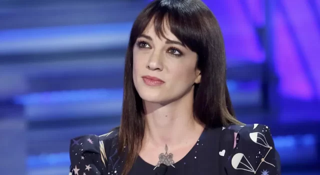 Asia Argento, compleanno dolceamaro: &#8216;Guardarmi allo specchio è complicato&#8217;