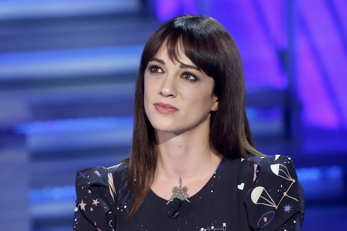 Asia Argento, compleanno dolceamaro: 'Guardarmi allo specchio è complicato'